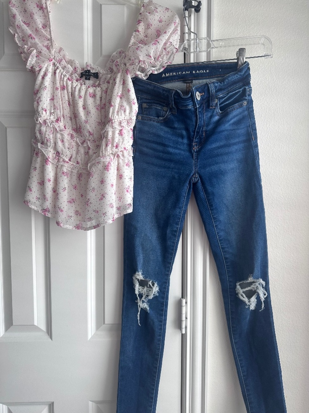 Young Girls outfit for fall - American Eagle Jeans and Trixxi Top